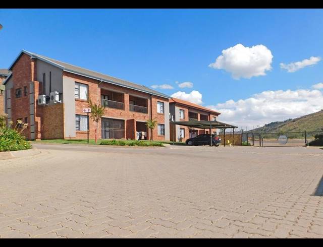 2 BEDROOM APARTMENT FOR SALE IN WILGEHEUWEL